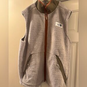 Men's North Face Sherpa Vest in Granite Bluff Tan & Botanical Garden Green